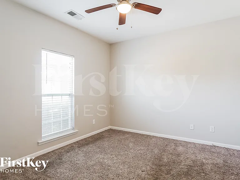 1092 Fairbank Ln — Photo 12