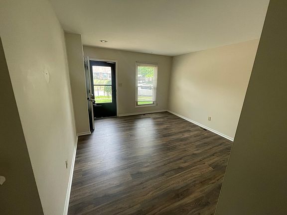 4th image of 3261 Kilwinning Pl #1