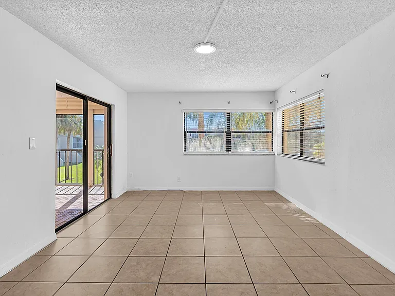 220 Lakeview Dr #210 — Photo 17