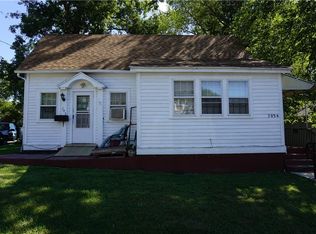 703 10th St, Charleston, IL 61920