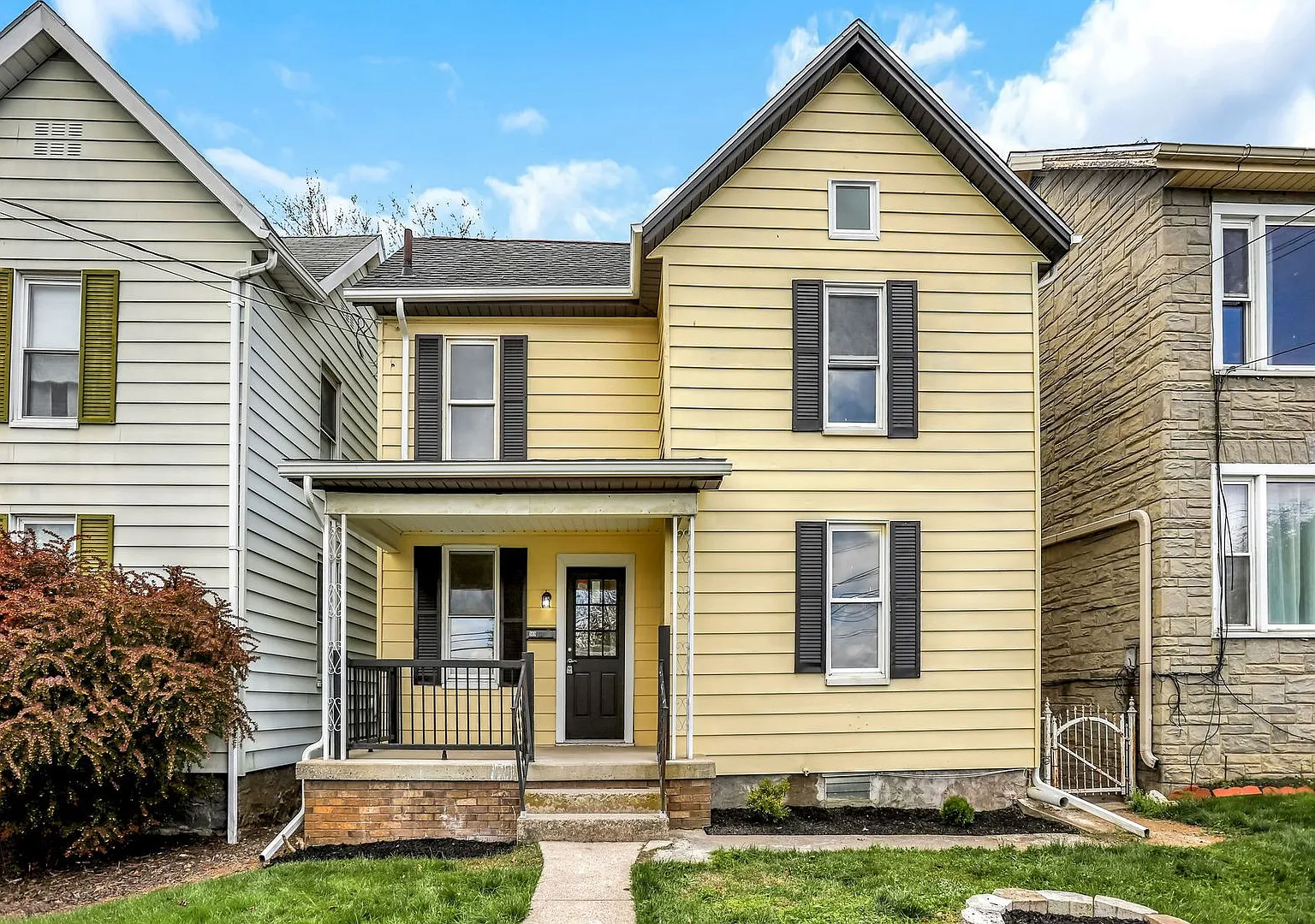 Newly Renovated 4 Bedroom Home in Chambersburg — Photo 1