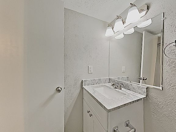 3rd image of 10210 Deer Hollow Dr