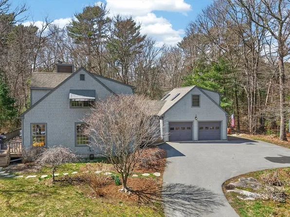 46 Abner Potters Way, South Dartmouth, MA 02748