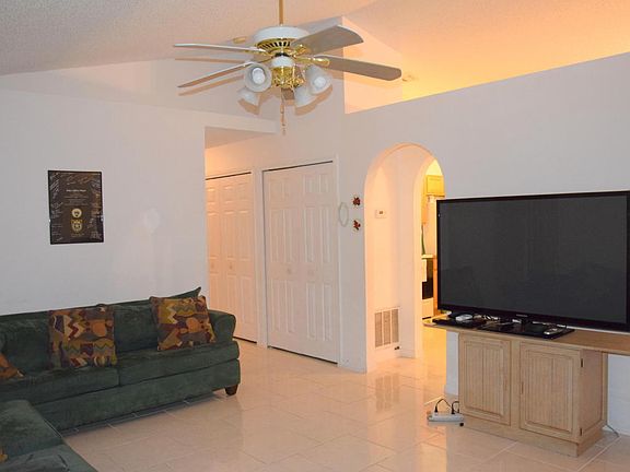4th image of 8340 Oak Crossing Dr W