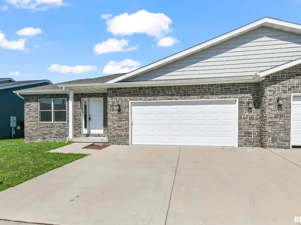 1211 Hawthorn Ct, Chatham, IL 62629