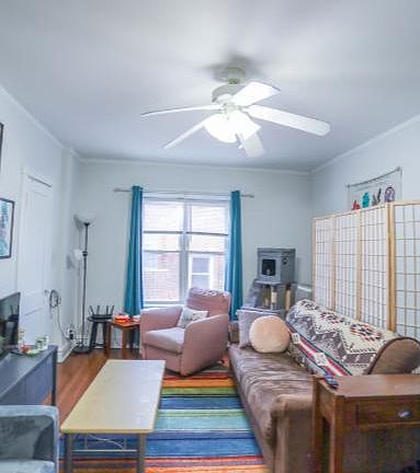 2nd image of 654 W Oakdale Ave APT 3S