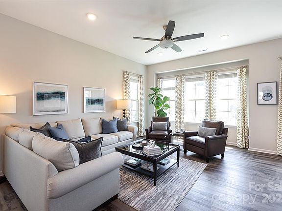 3rd image of 9521 Ainslie Downs St
