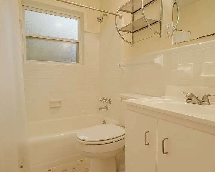2BR on UGA Bus Route Minutes from UGA & Downtown Athens — Photo 23