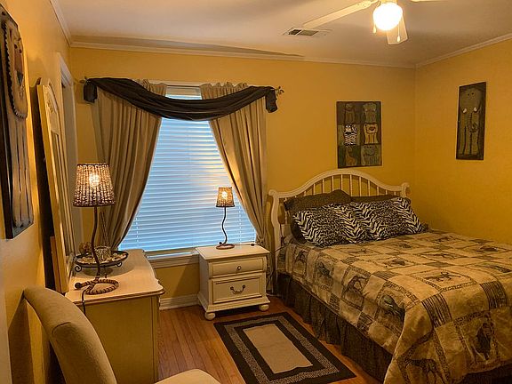 5th image of 213 Oakwood Ave
