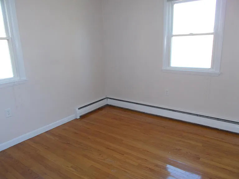 100 Robinson Rd — Photo 9