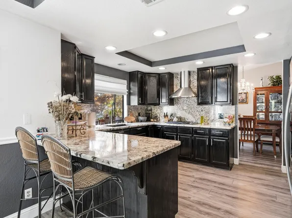 536 Country Oak Dr, Redding, CA 96003