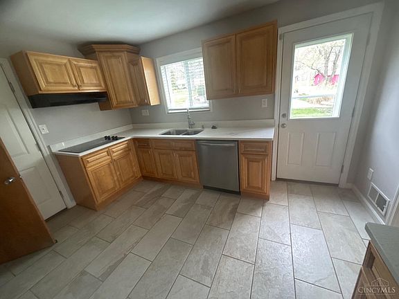 4th image of 913 Lakeshore Dr