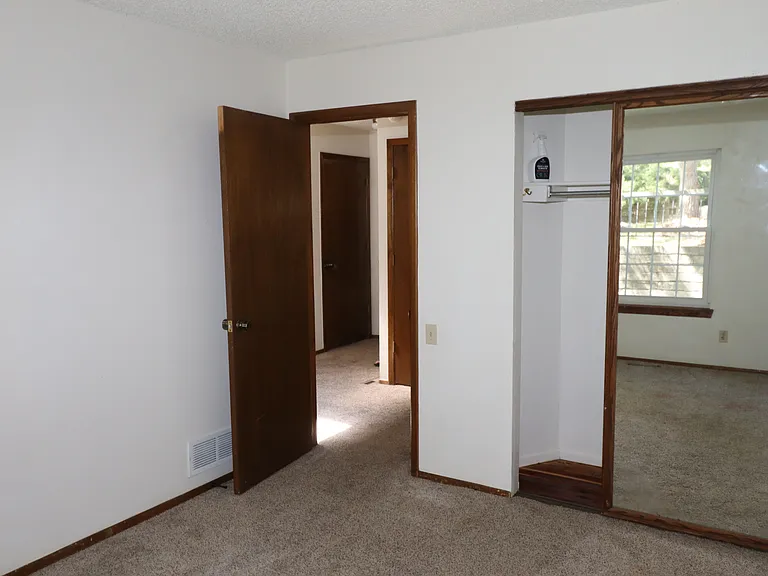 10268 Julian Ct — Photo 32