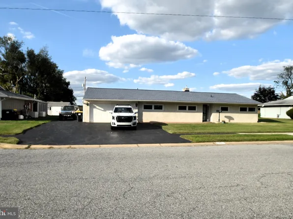 11 Kensington Ln, Newark, DE 19713