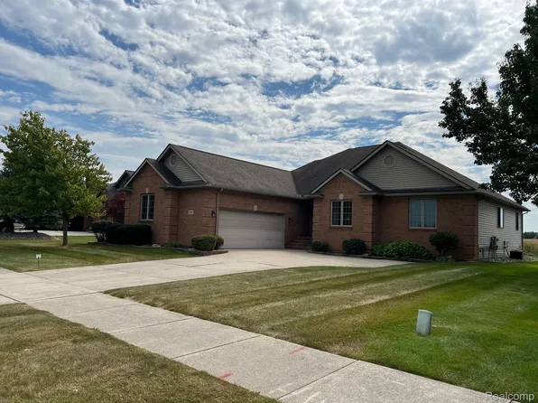 9200 Copper Ridge Dr, Davison, MI 48423