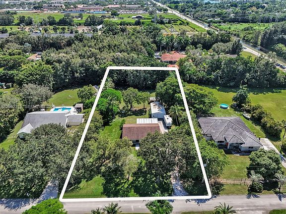 3rd image of 17110 SW 64th Ct