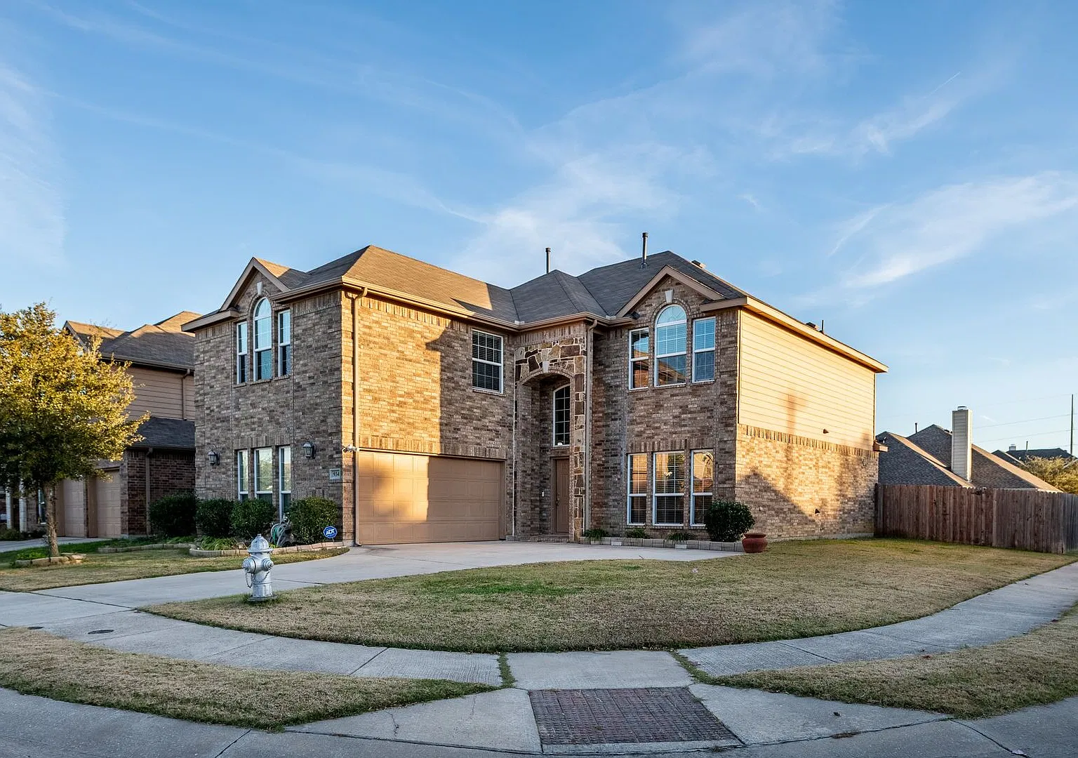 Stunning Corner-Lot Home for Lease | Minutes from DFW Airport — Photo 2