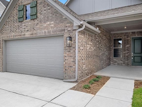 3rd image of 15812 Flint Dr