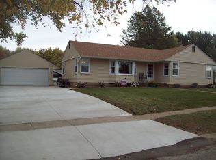 311 Meltzer St, Walnut, IL 61376