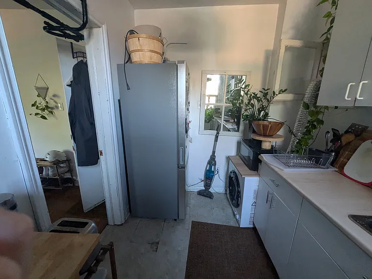 583 Dovercourt Rd #2 — Photo 9