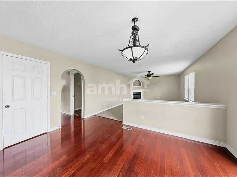 838 Avalon Dr — Photo 5