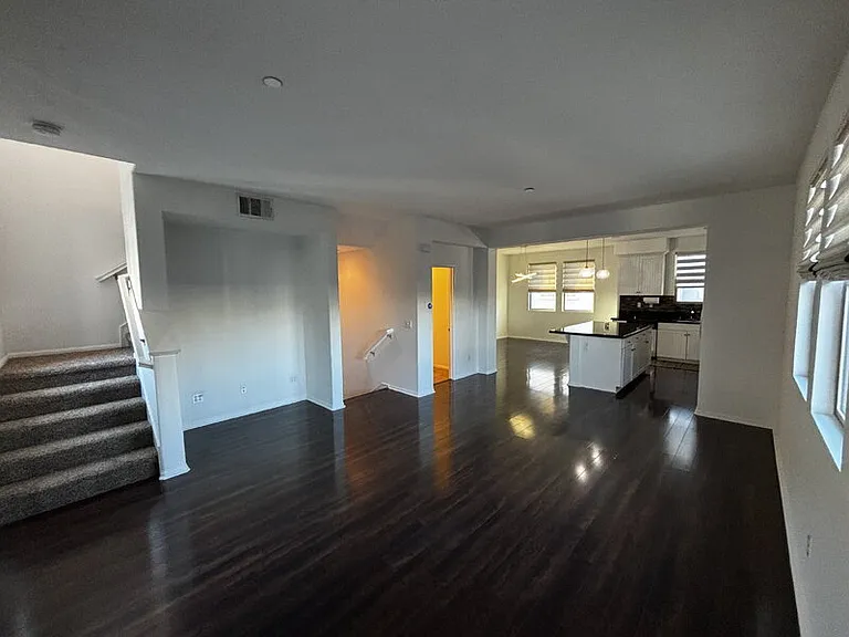 1844 N Orizaba Ave — Photo 3