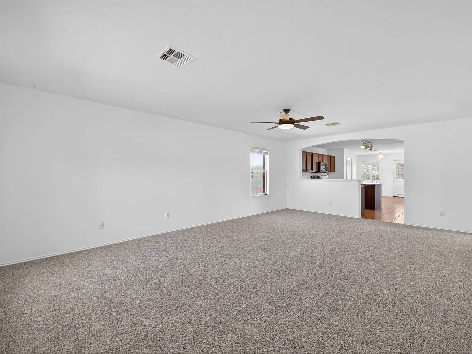 3 bed, 1667 sqft, $1,900 — Photo 4