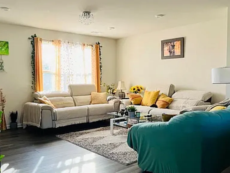 2582 Haskell Dr — Photo 1