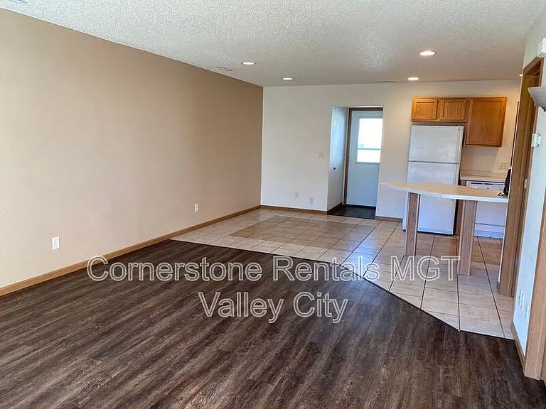 516 10th Ave SE — Photo 2