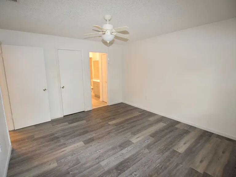 908 Sumter St — Photo 12