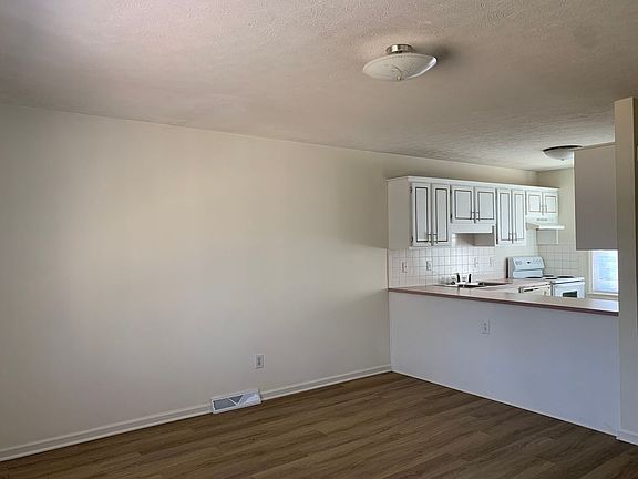 5th image of 277 Lakeview Dr #100
