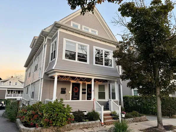 23 Green St #1R, Salem, MA 01970