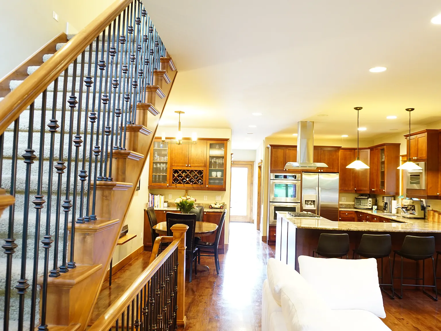 4 bed, 2992 sqft, $6,250 — Photo 1