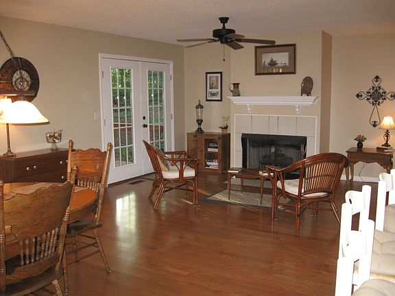 3rd image of 3901 Leeward Ln
