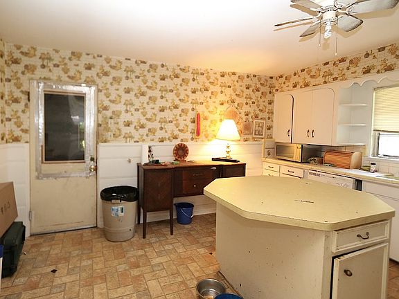 5th image of 409 Northwest Dr