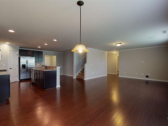 5th image of 710 Collington Dr