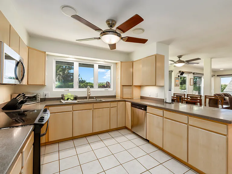 170 E Alulike St — Photo 3