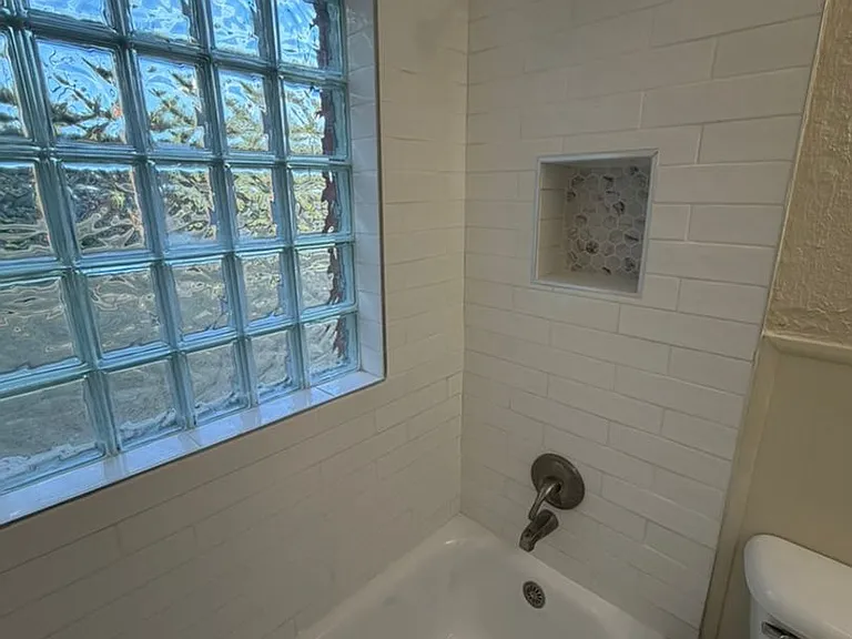 4229A SW 2nd Ave — Photo 8
