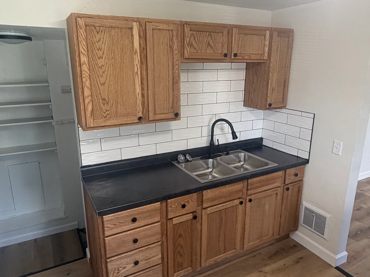2 bed, 860 sqft, $1,200 — Photo 3