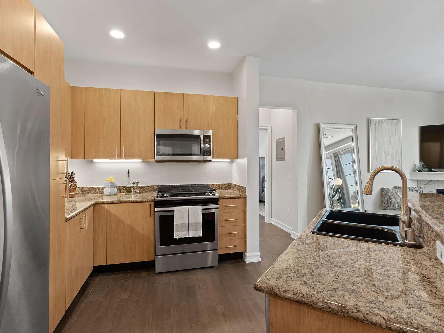 1480 Broadway — Photo 2