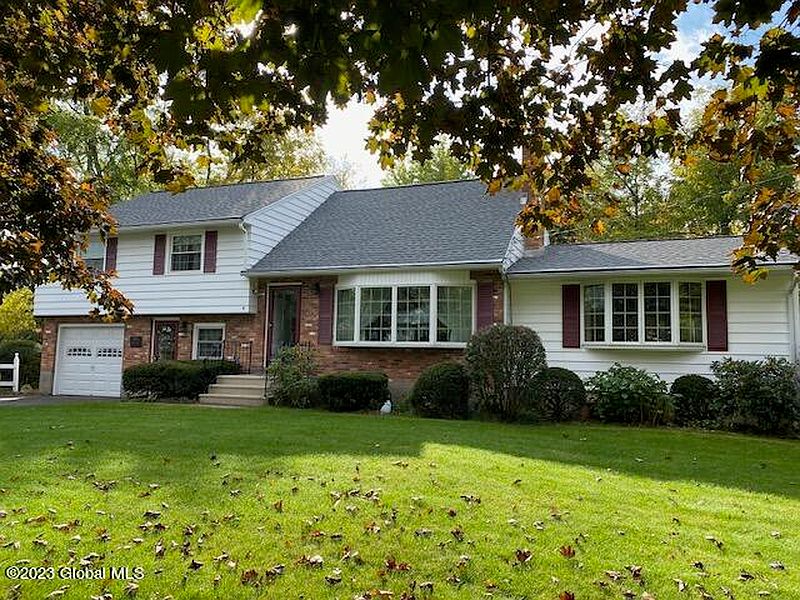 4th image of 4 Cornelia Avenue