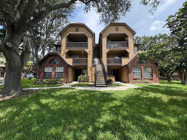 355 Lakepointe Dr #203 — Photo 12