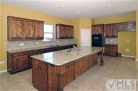 5th image of 700 Country Meadow Dr