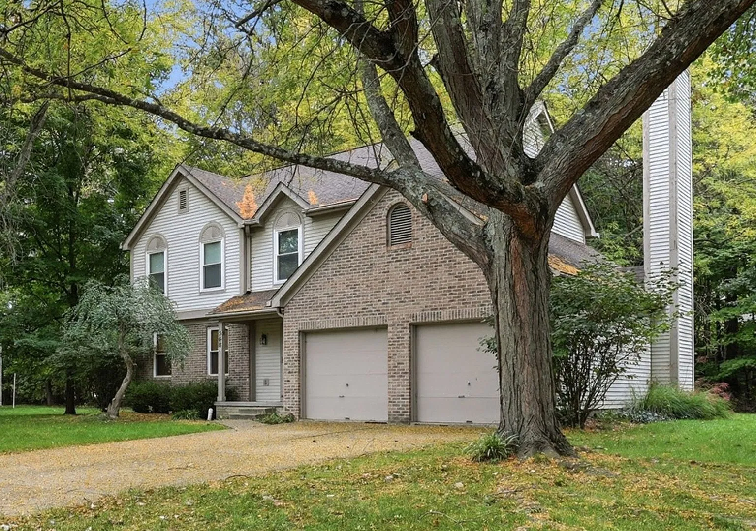 568 Elm Court — Photo 2