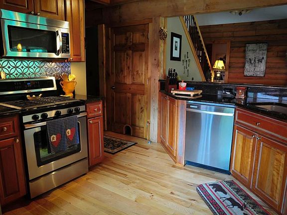 4th image of 810 Seven Oaks Dr