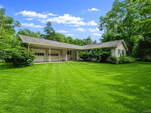 42 E Bartlett Road, Middle Island, NY 11953