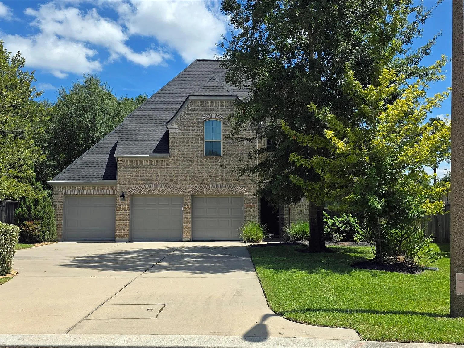 4 bed, 3.0 bath, 3345 sqft, $4,250 — Photo 2