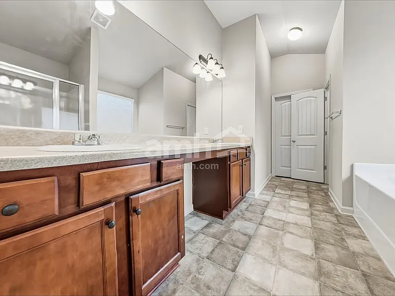 918 Pine Ln — Photo 12