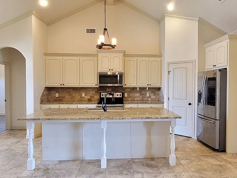5234 Kemper St — Photo 7