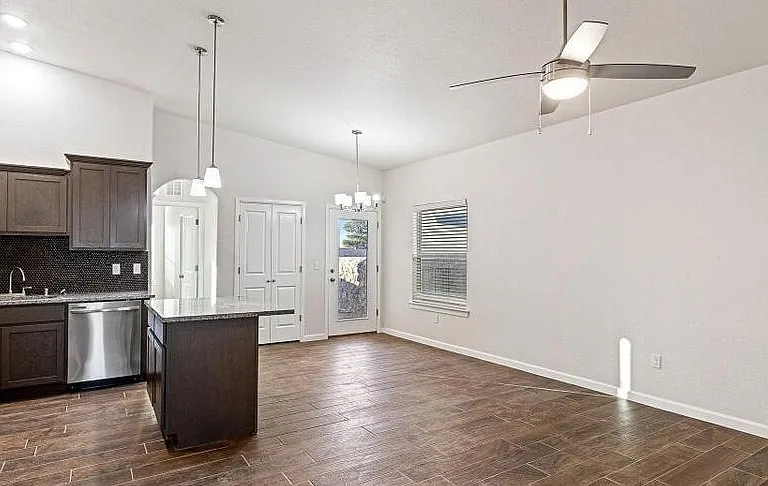 900 Gulf Streams Ave — Photo 3